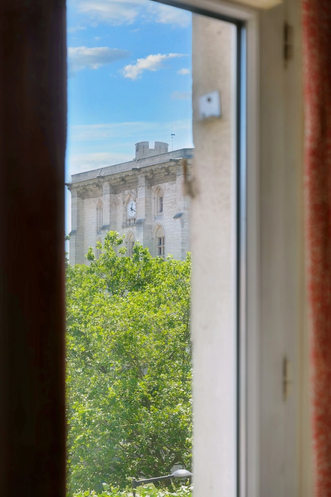 HOTEL DU CHATEAU 46/53