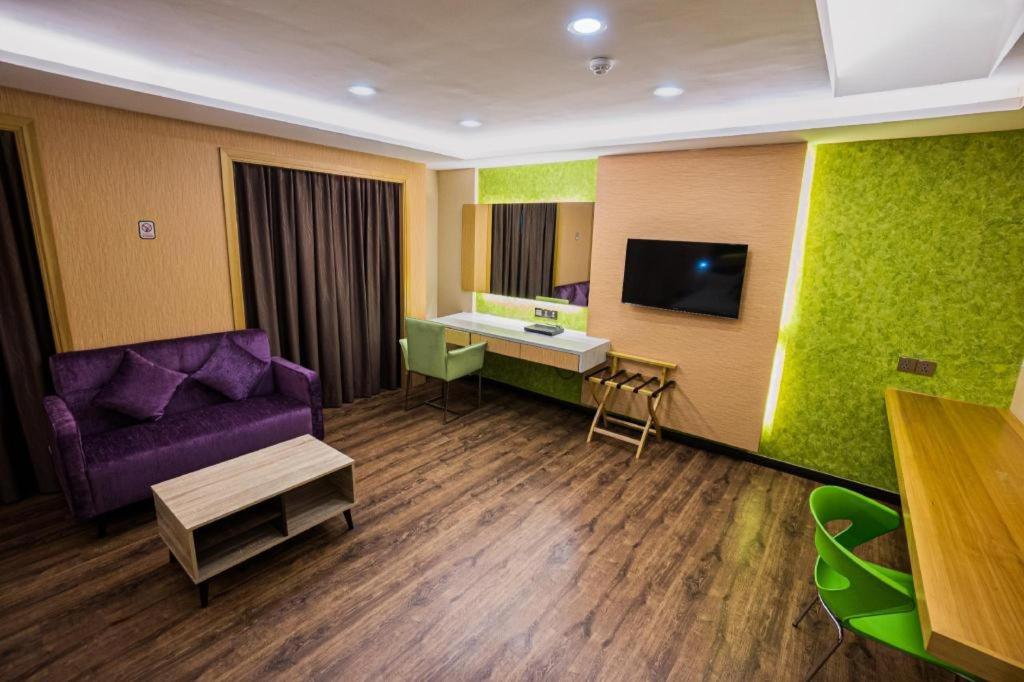 JC Mark Hotel 39/53