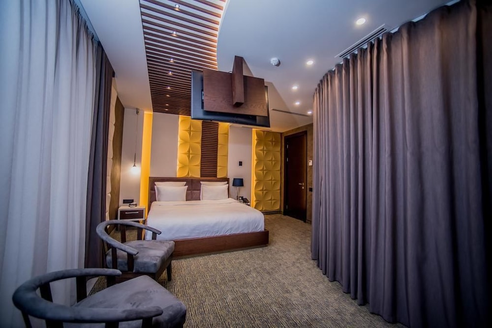Aghababyan S Hotel 18/77
