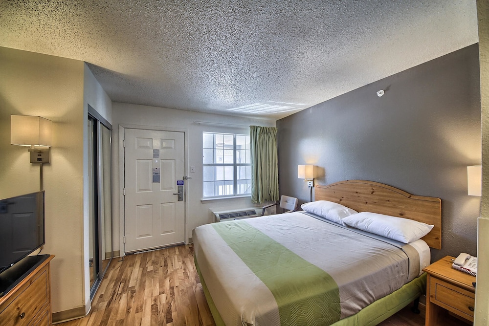 Studio 6 Extended Stay - San Antonio, TX - Medical Center 24/60