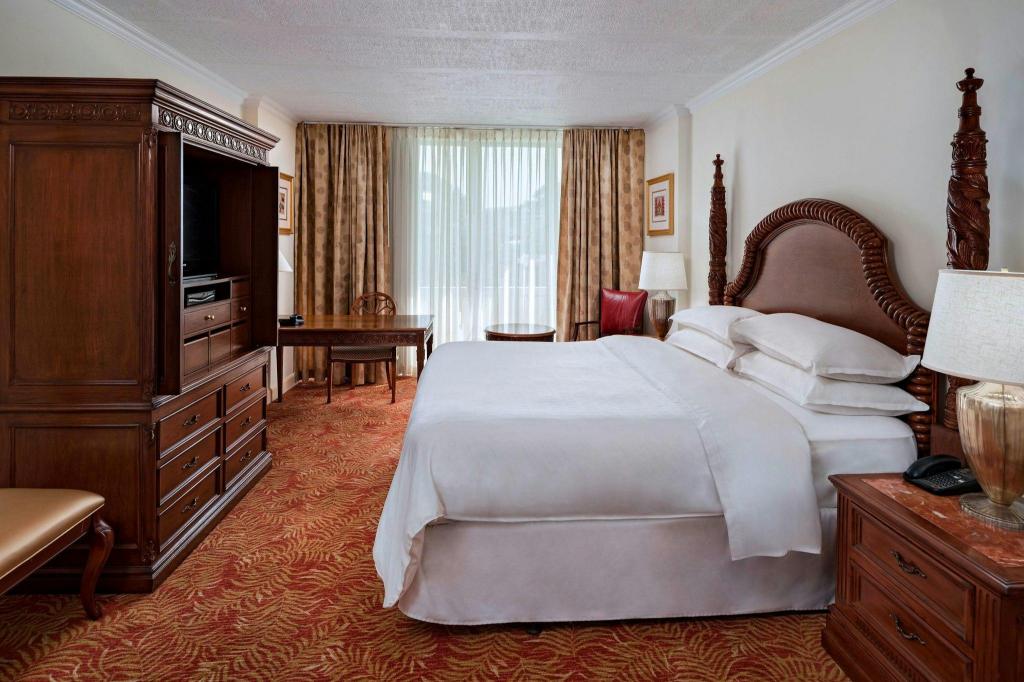 1 Bedroom, Presidential, Suite, King Bed, Garden View, Balcony, Concierge Level