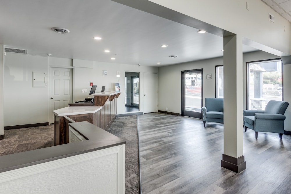 Days Inn & Suites by Wyndham Spokane 4/23