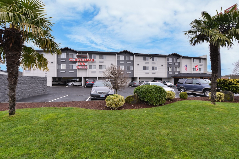 Clackamas Inn Suites 2/42