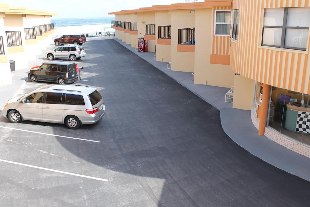 Grand Prix Motel on the Beach 39/48