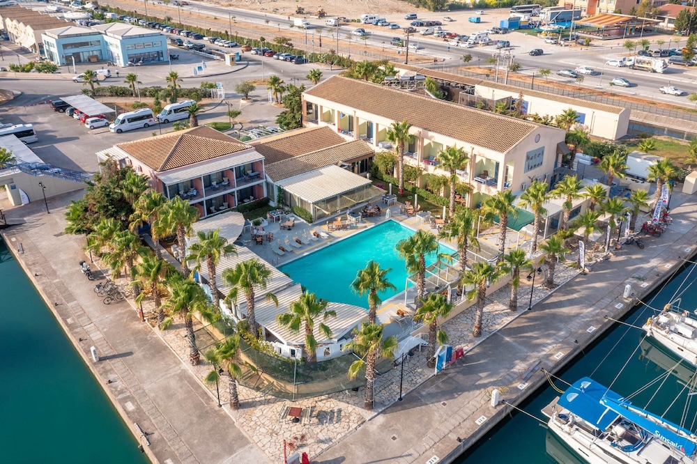 Ianos Hotel 1/24