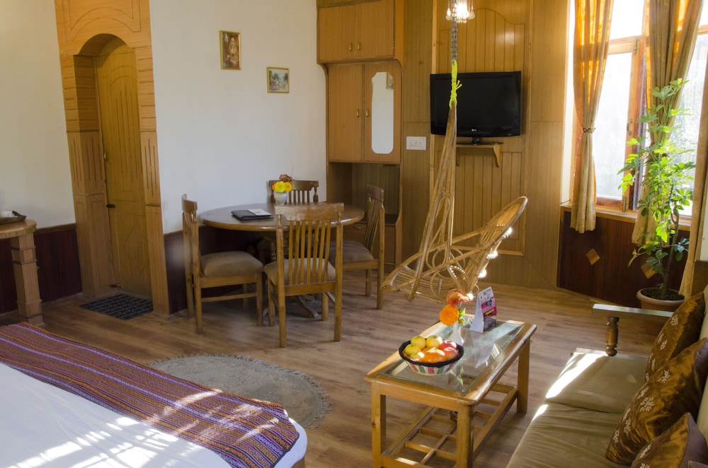 HERITAGE VILLAGE RESORT 67/77