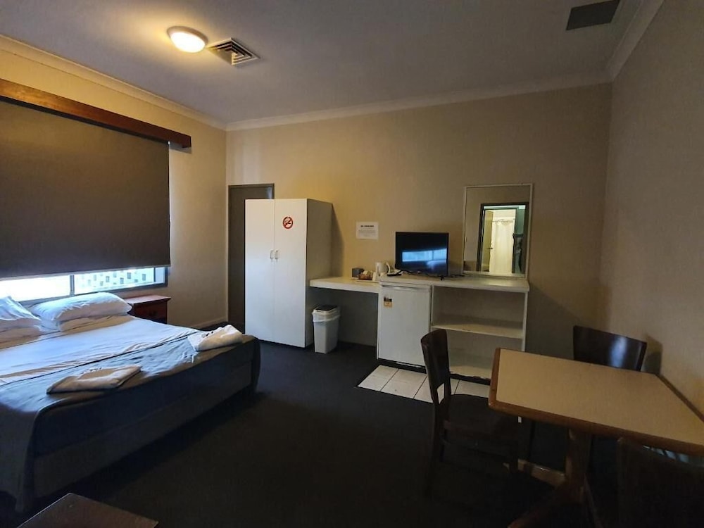 Allen Hotel 17/69