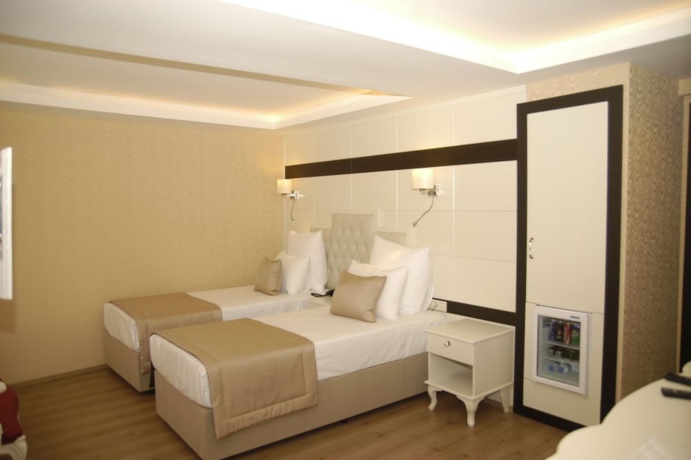 1 BEDROOM, FAMILY, TRIPLE