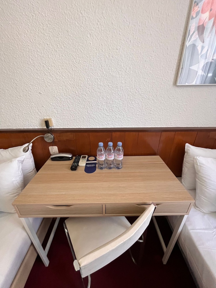 Azurene Royal Hotel 66/67