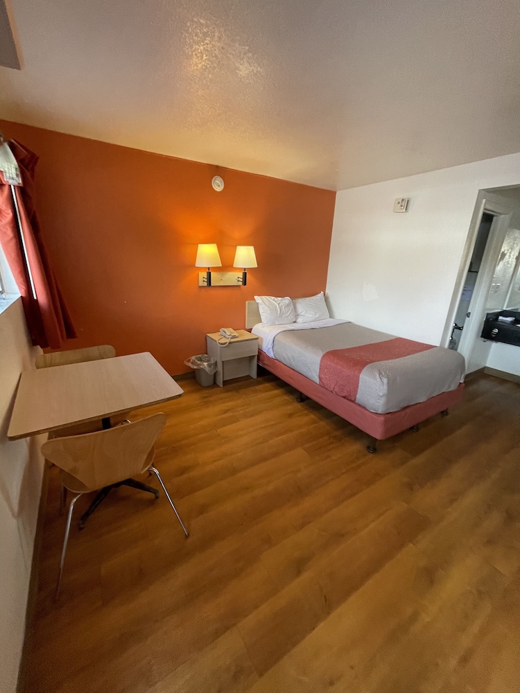 Travelodge by Wyndham Brattleboro VT 19/25