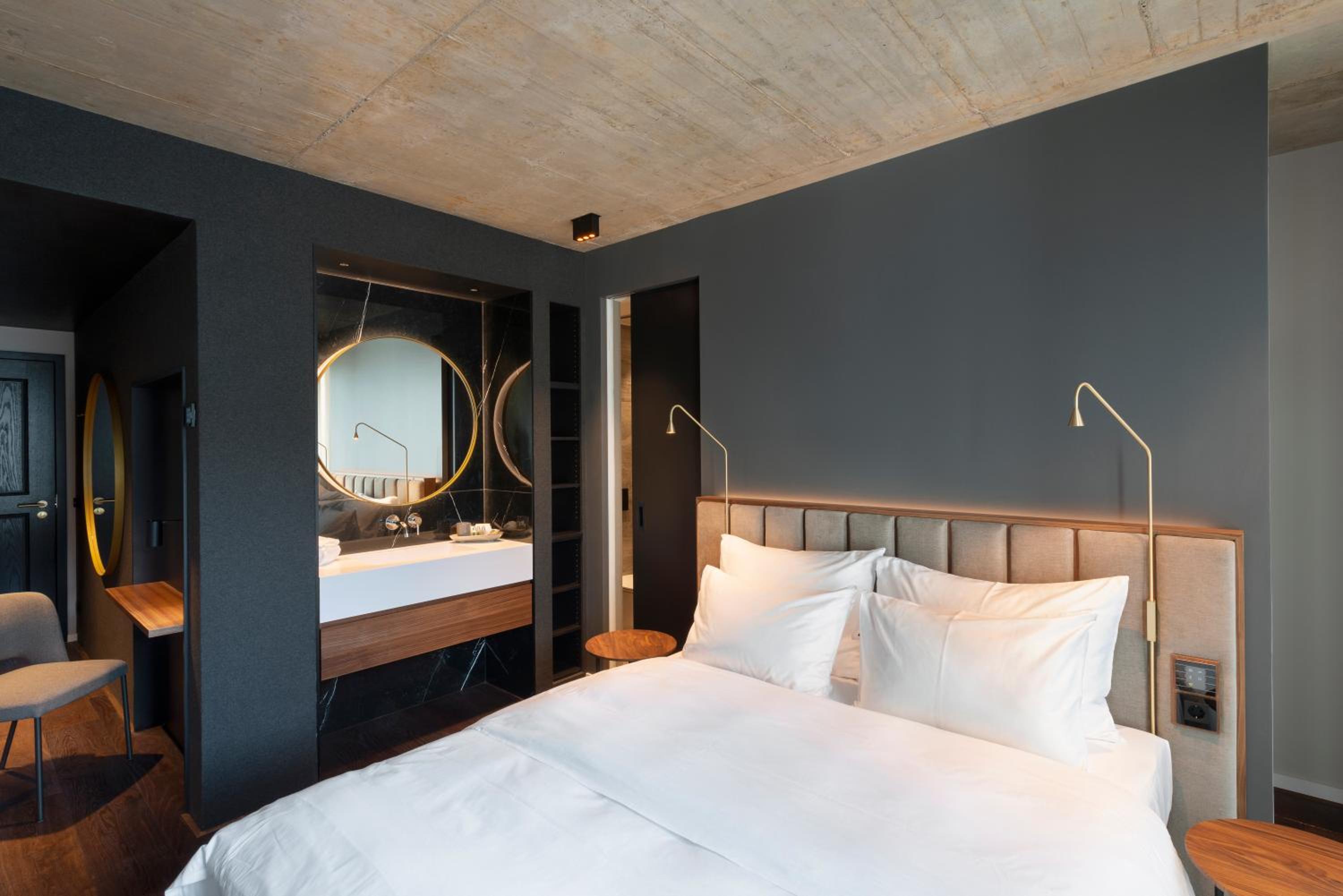 Legend Hotel 19/50