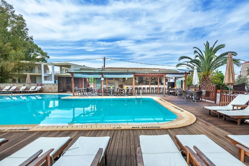 Nereides Hotel 45/49