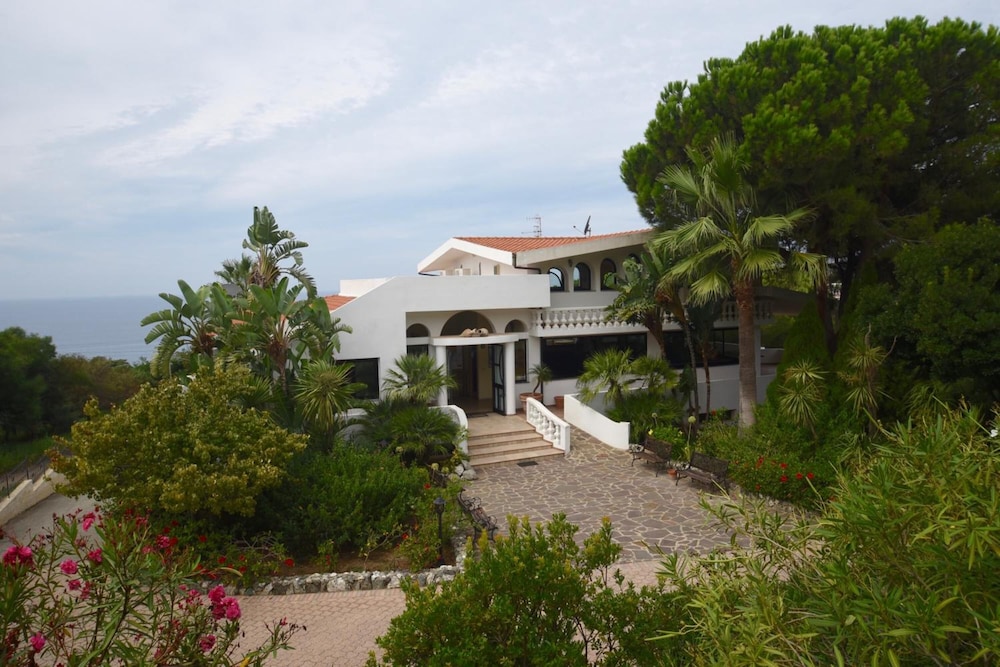 Villaggio Pineta Petto Bianco Hotel 54/60