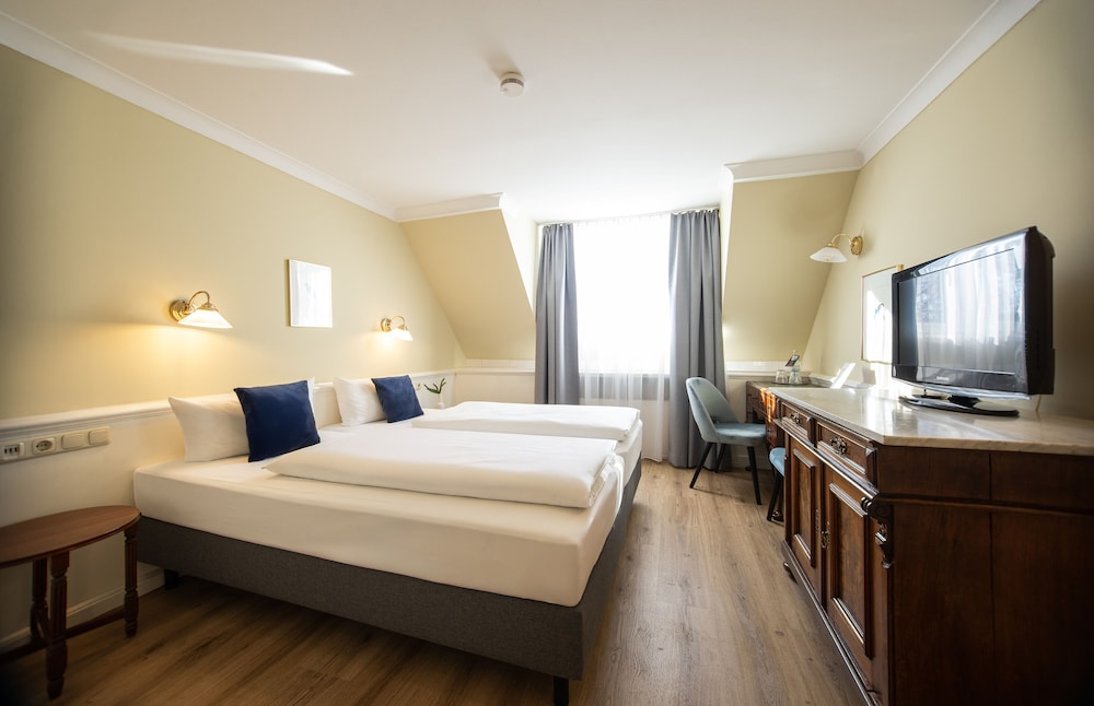 ROOM, DOUBLE BED, ATTIC