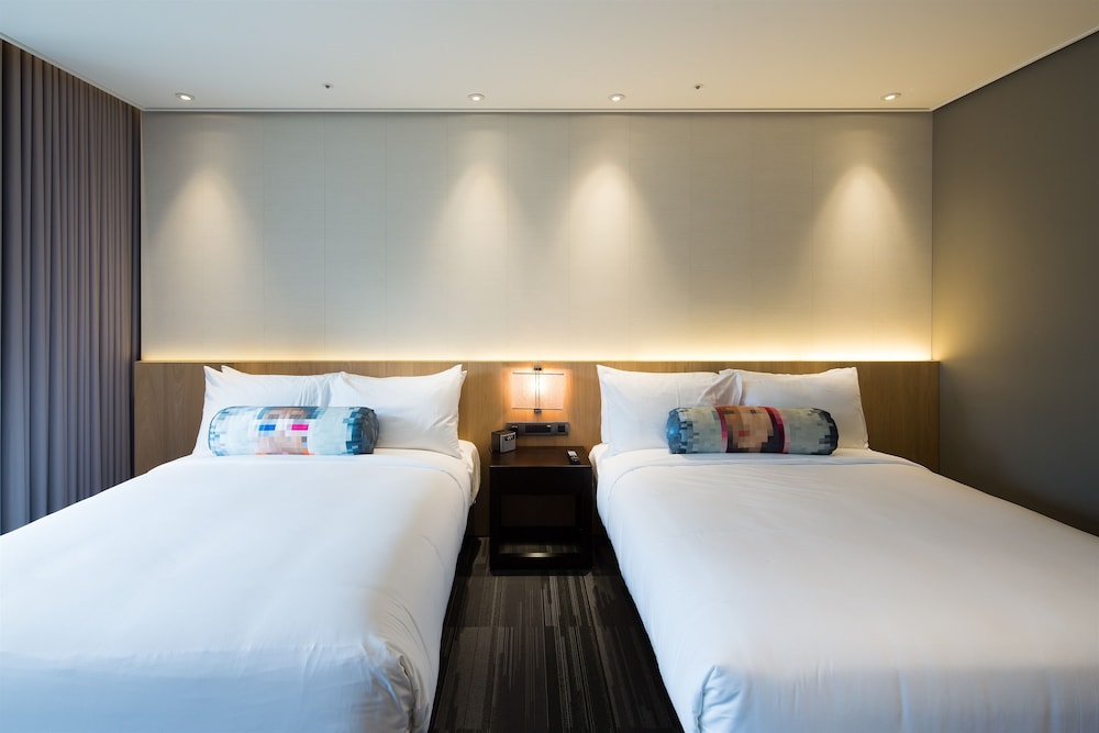 Aloft Taipei Zhongshan Hotel 8/36