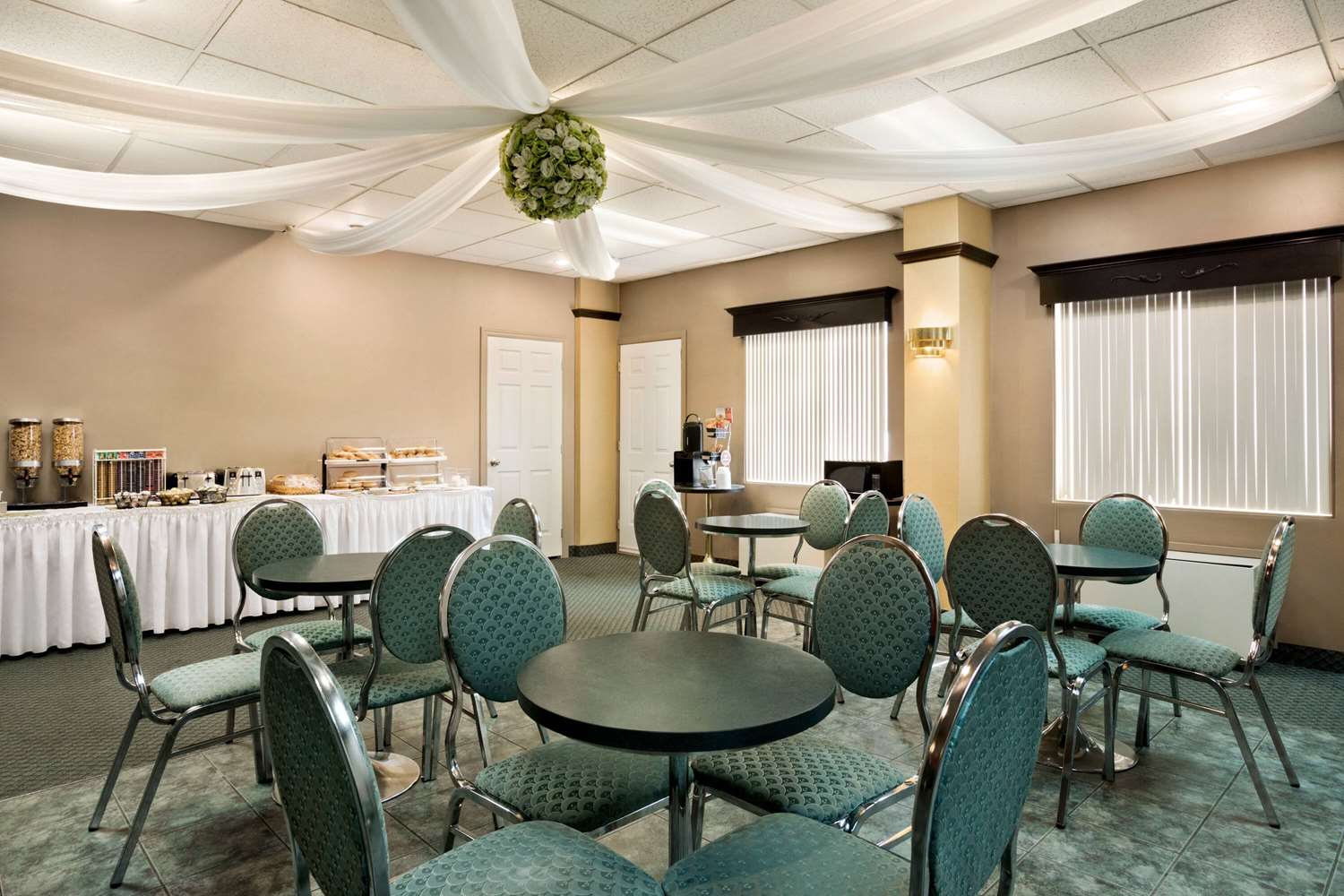 Days Inn by Wyndham Ste. Helene-de-Bagot 32/45