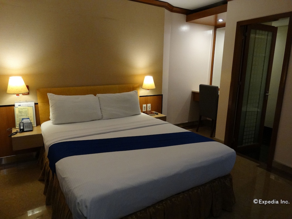 DELUXE, QUEEN BED