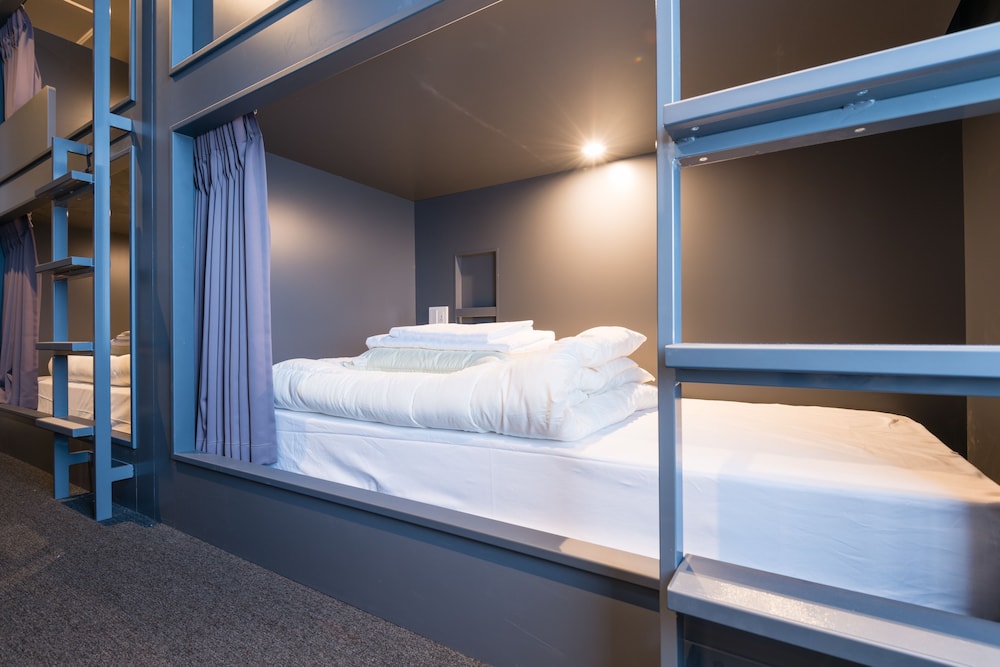 ROOM, DOUBLE BED