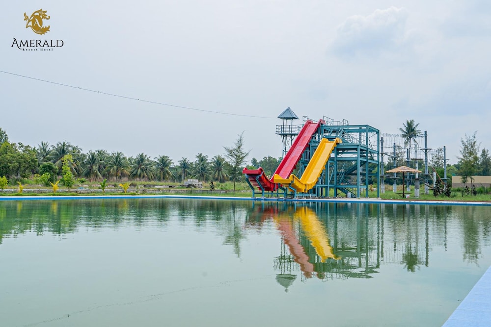 Amerald Resort Hotel 31/35
