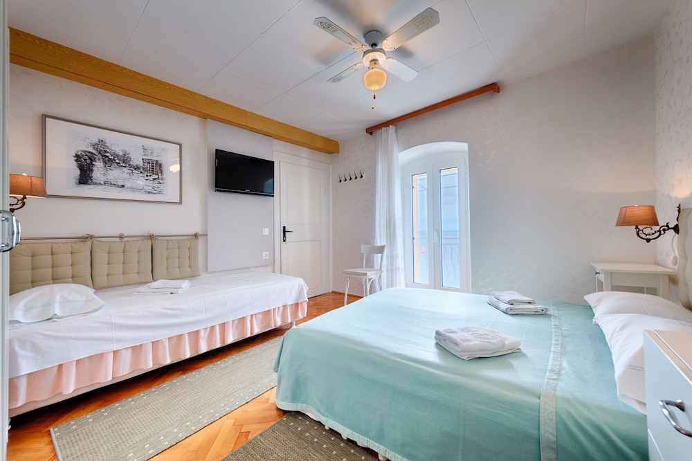 Mira Seafront Guesthouse 6/46
