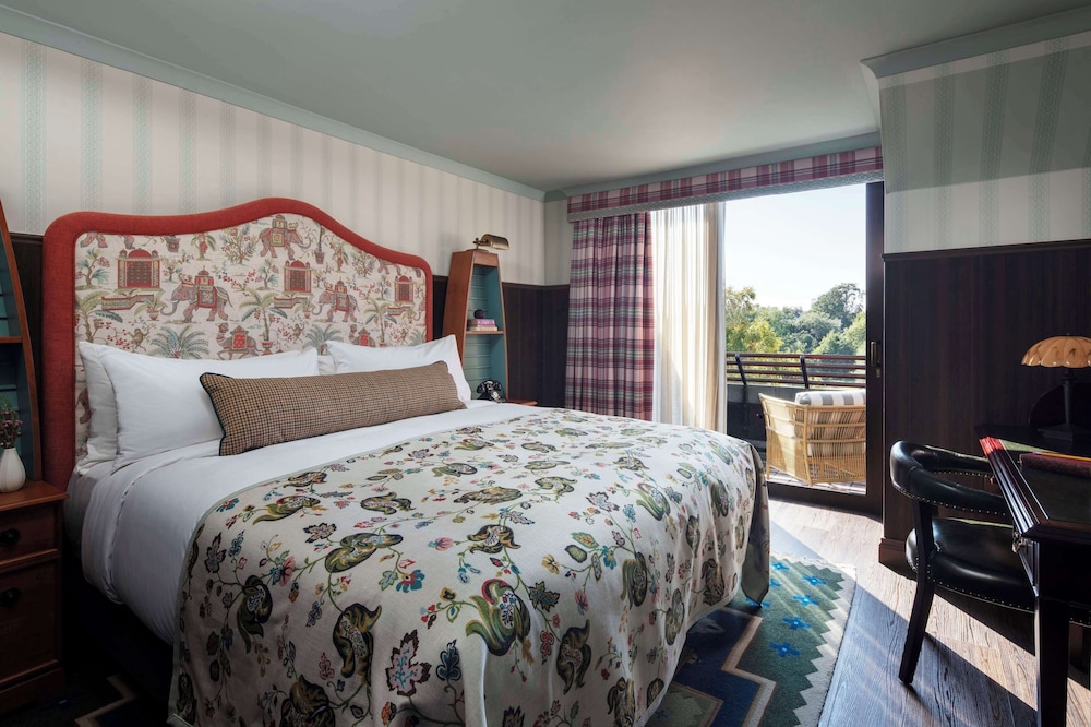 ROOM, KING BED, BALCONY