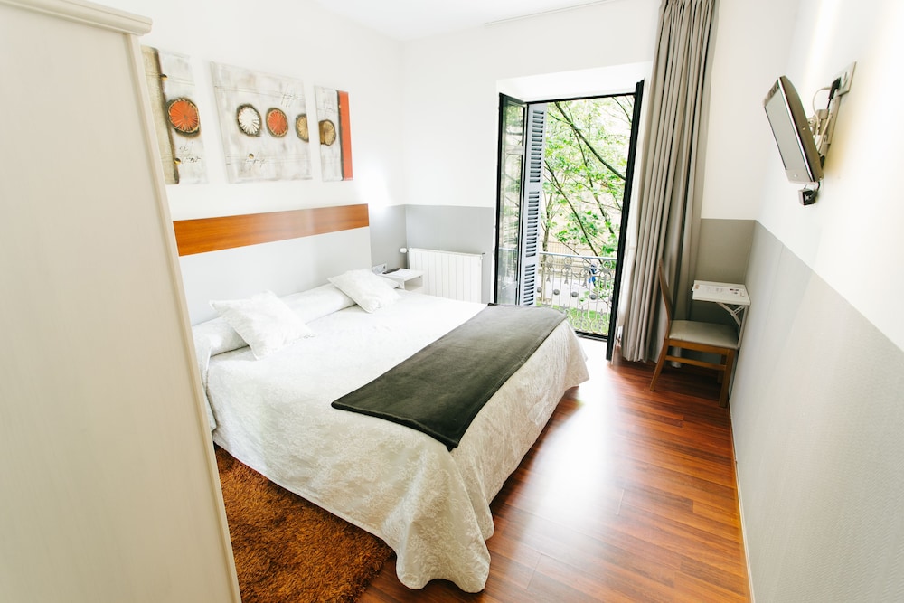 City, Double or Twin Bed