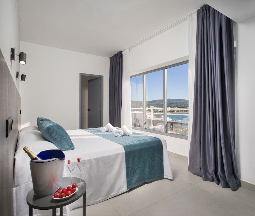 ROOM, DOUBLE BED, SEA VIEW