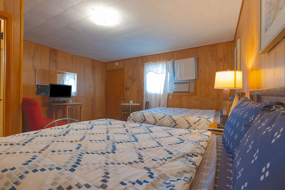 Parkside Motel by OYO Meadville Conneaut Lake 26/50