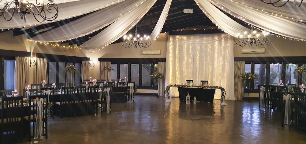 Accolades Boutique Venue 25/49