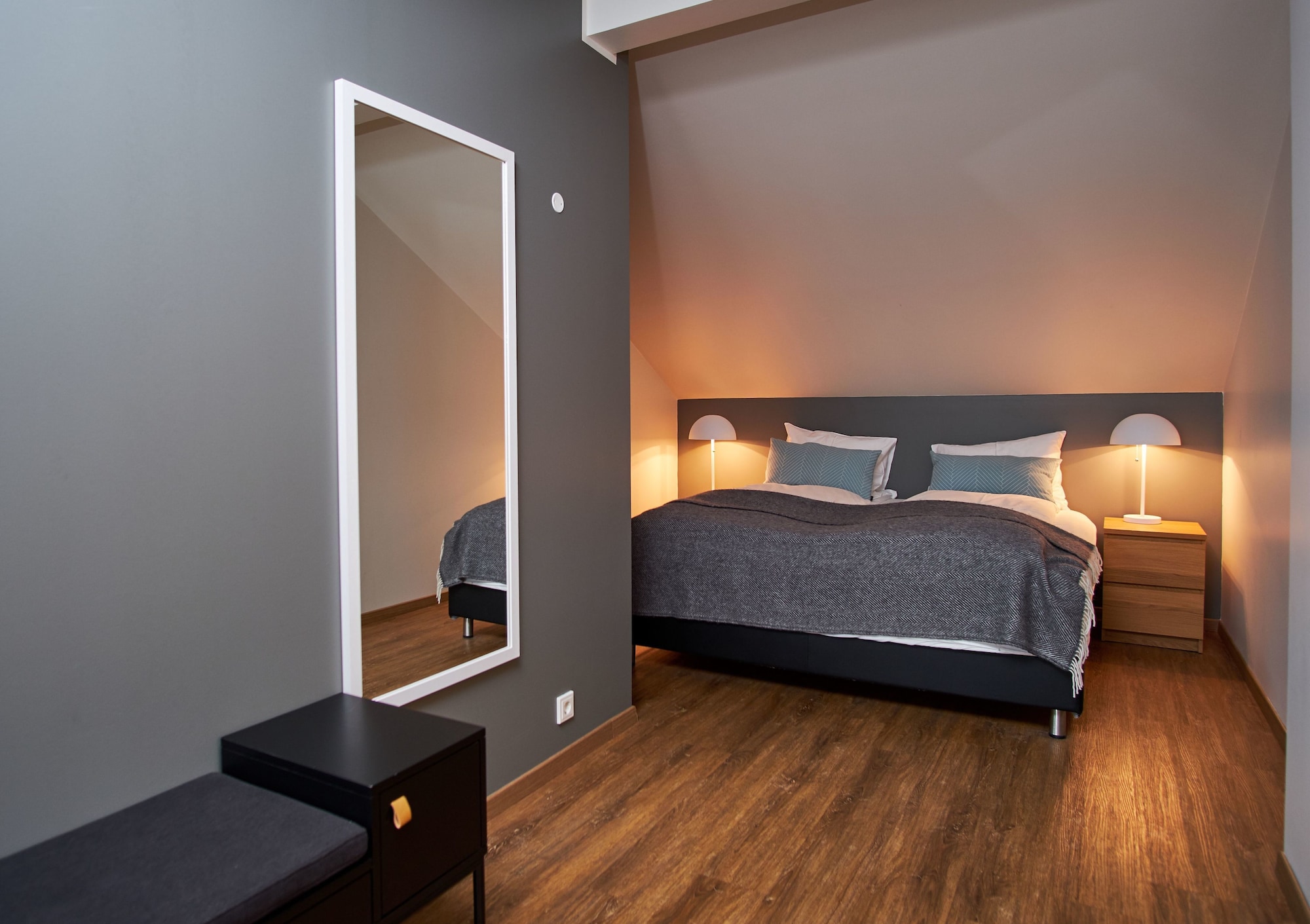 JUNIOR SUITE, QUEEN BED, SOFA