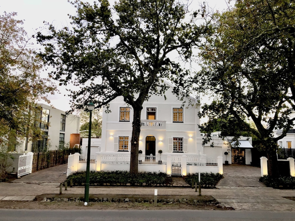 River Manor Boutique Hotel 47/58