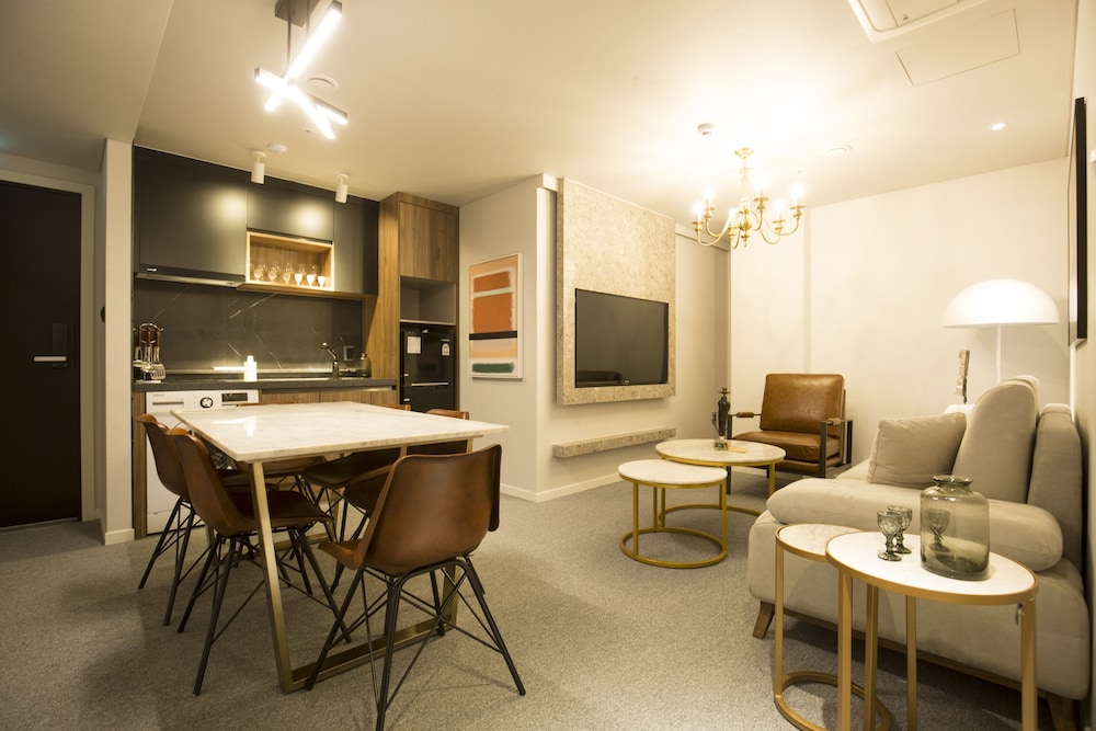 UH Suite The Jongno 34/44