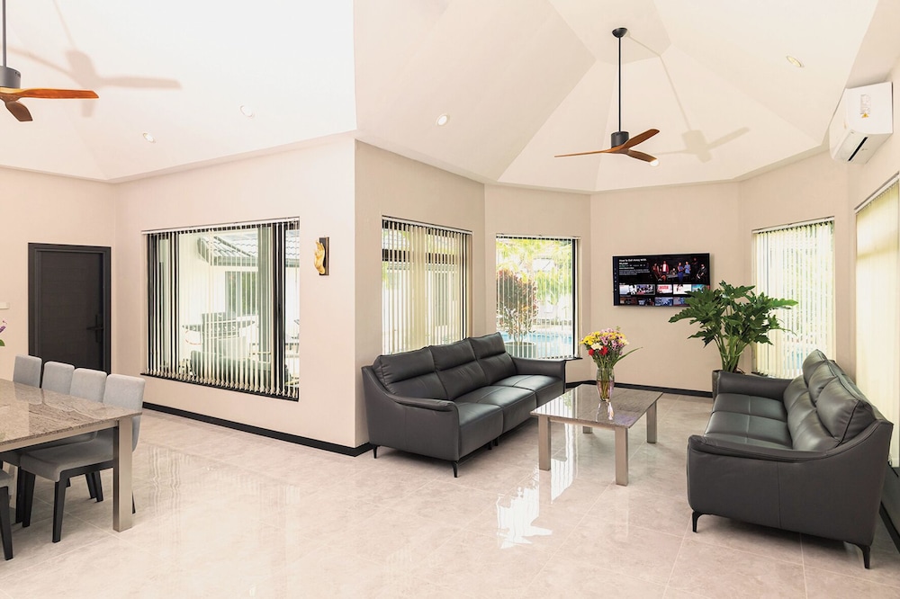 Pattaya Hill 2 30/50