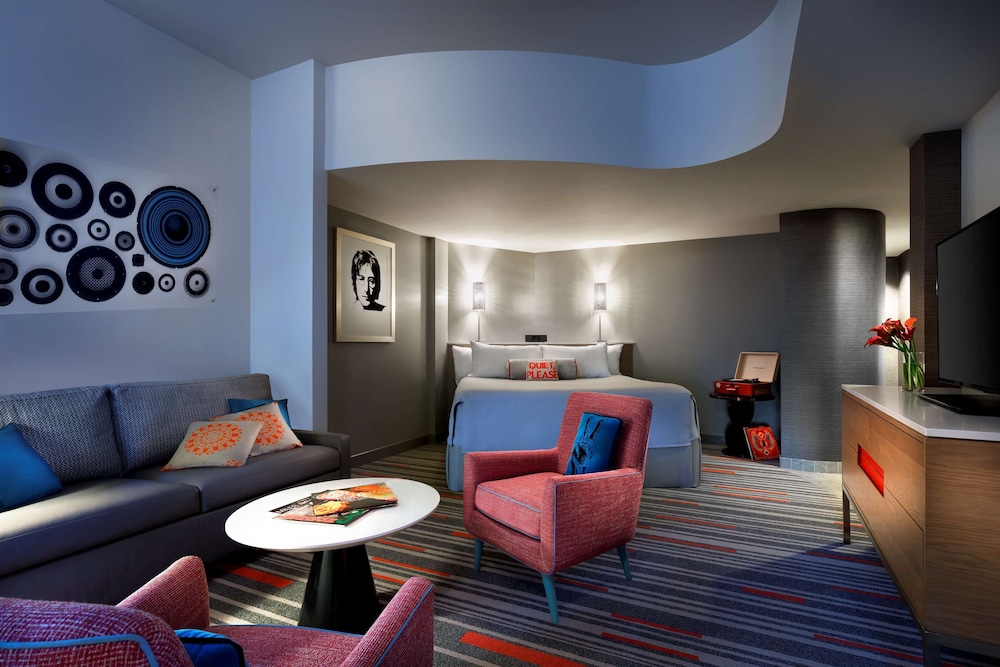 Universal's Hard Rock Hotel 34/69