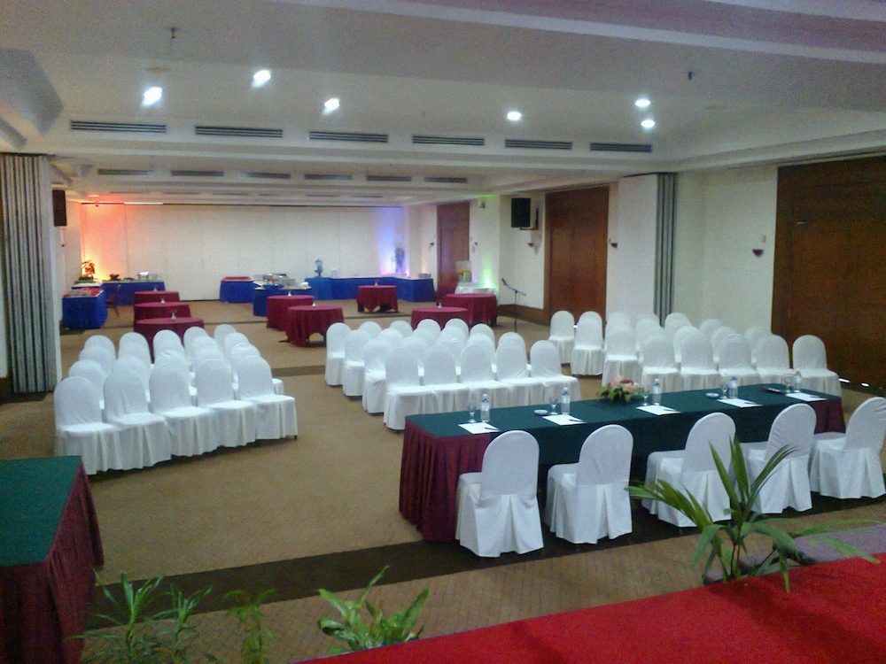 THE ORIENT STAR RESORT LUMUT 33/39