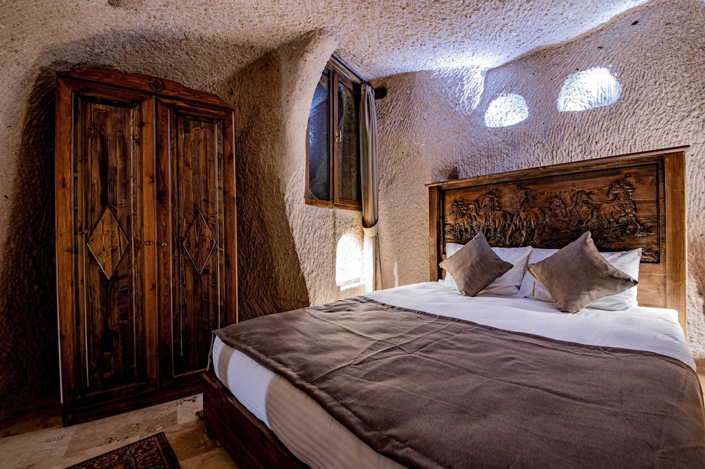 Ages In Cappadocia 11/50