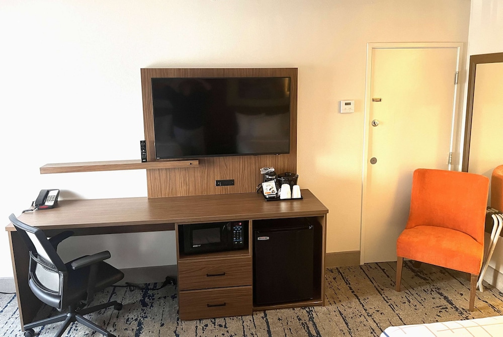 La Quinta Inn & Suites by Wyndham Nashville Airport 58/63