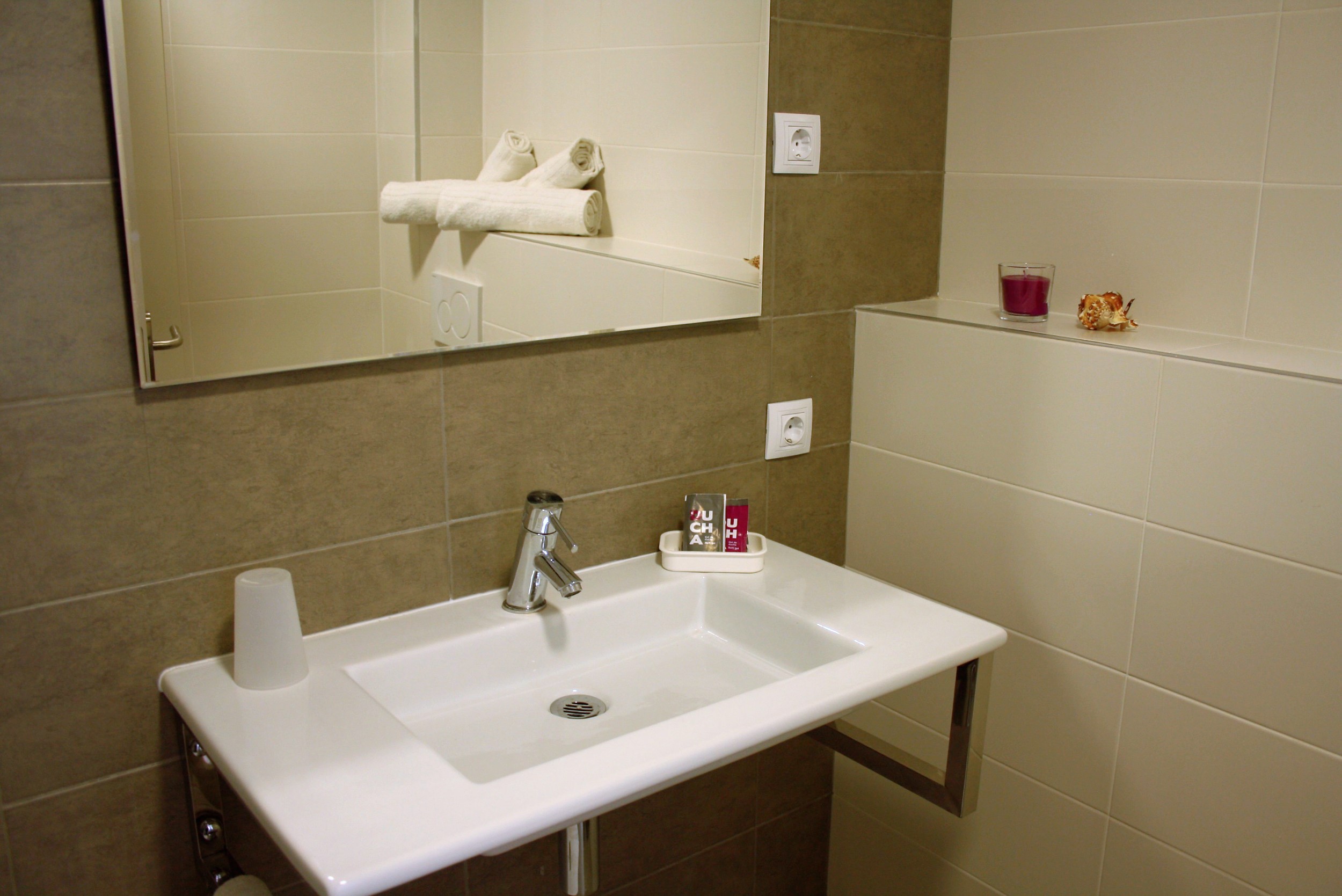 جناح جونيور، Welikehotel Fenix 2/2