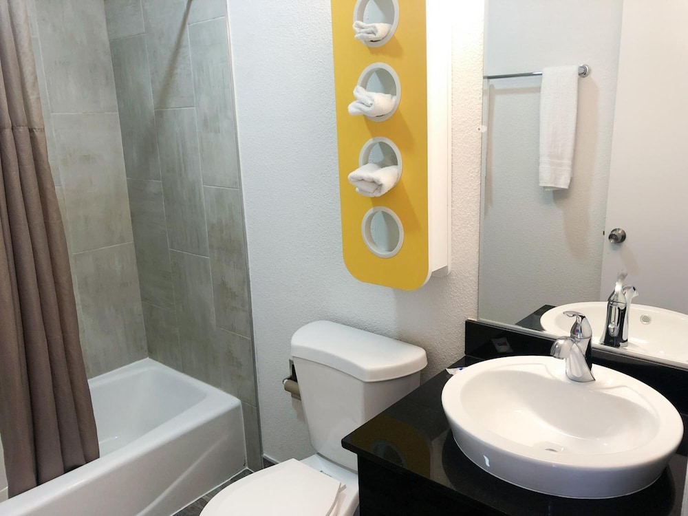 Motel6 Fountain Valley, CA - Huntington Beach Area 32/37