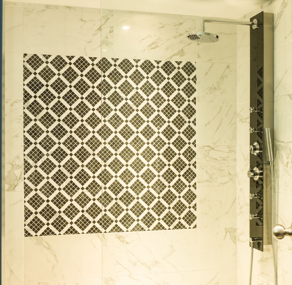 Le Chabrol Hotel Suites 72/72