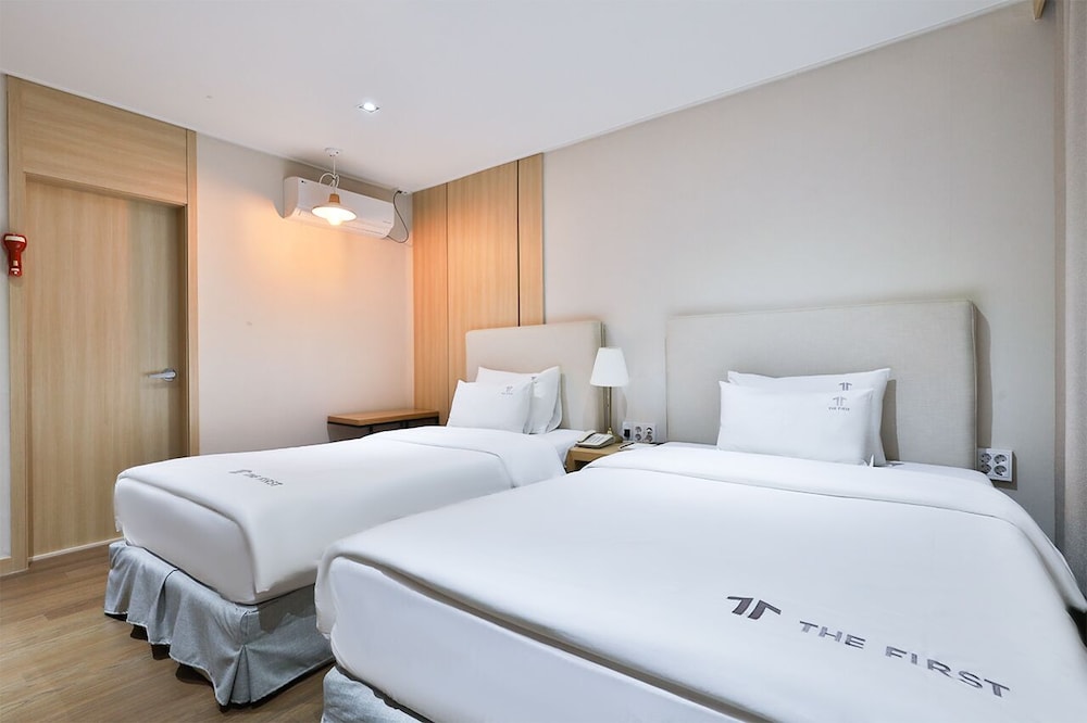 DELUXE, TWIN BEDS