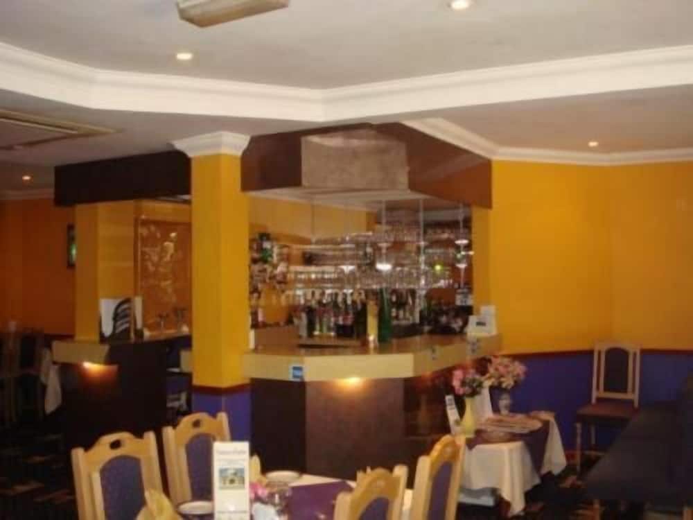 The Oasis Hotel 18/23