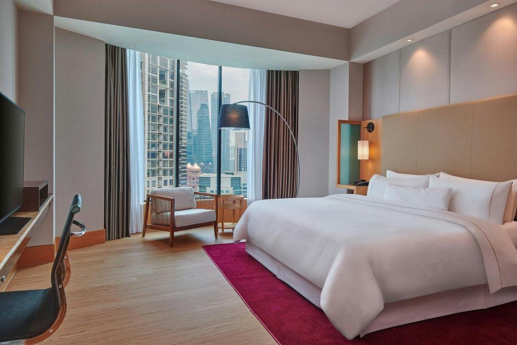 1 Bedroom, Bi Level, Chairman, Suite, King Bed, Jetted Tub, Club Lounge Access
