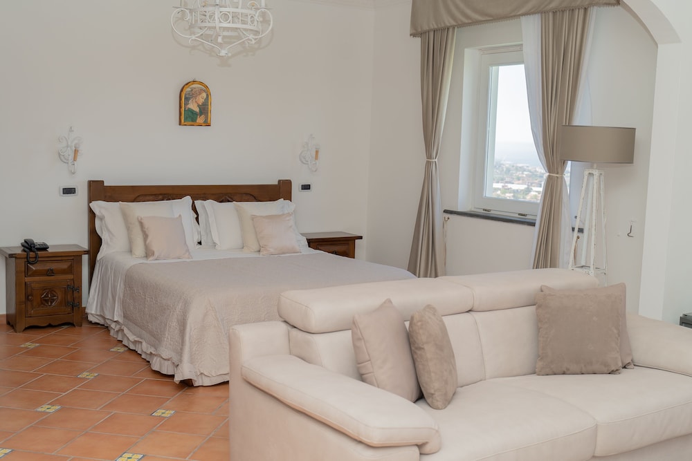 Basic, Suite, King Bed