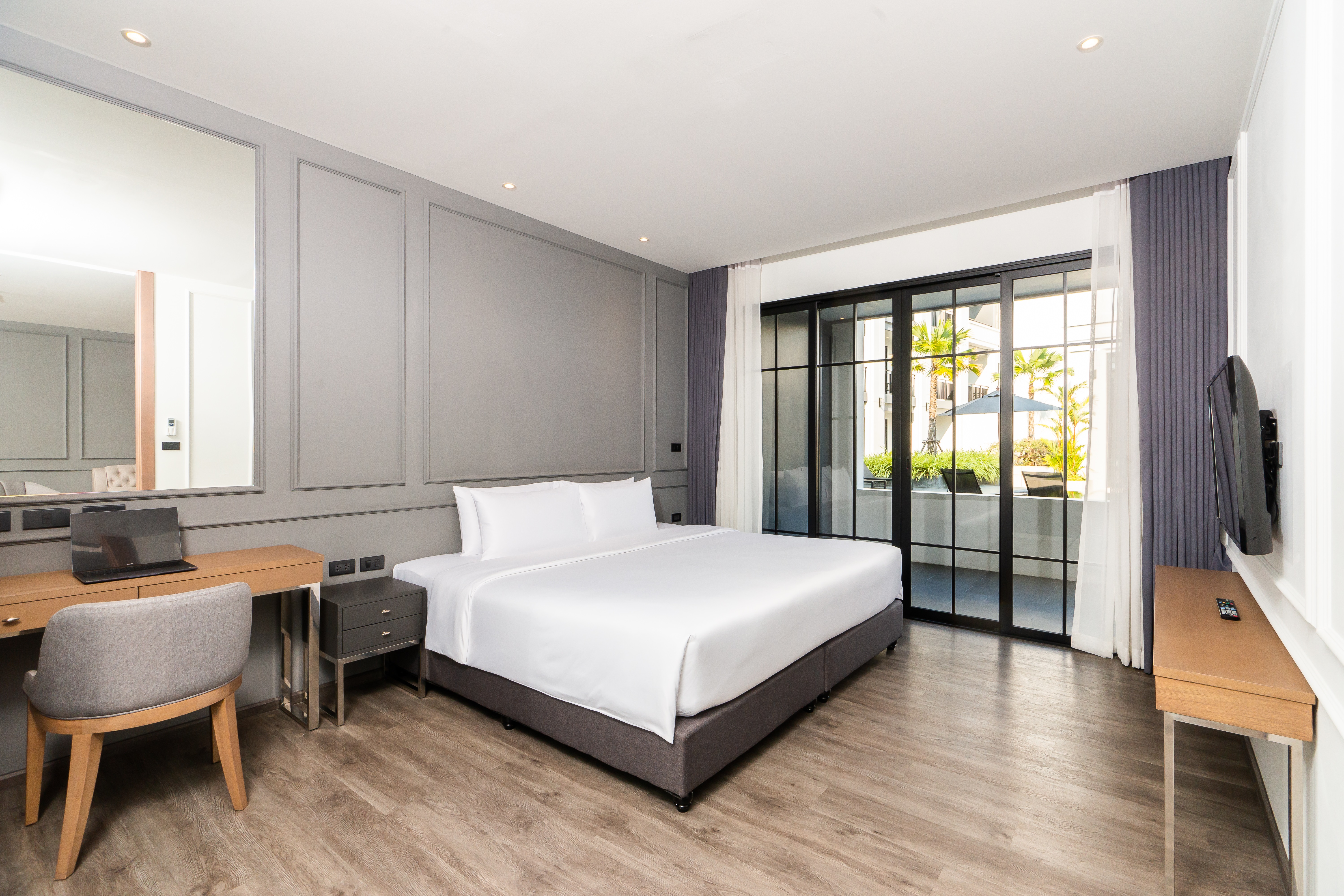One, Suite, Patio