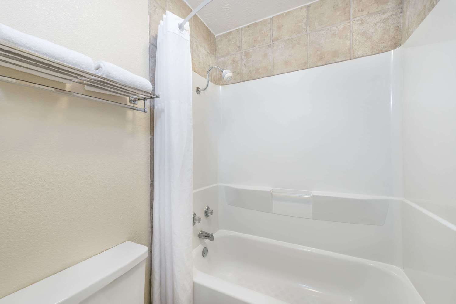 Days Inn by Wyndham Bryan College Station 8/8