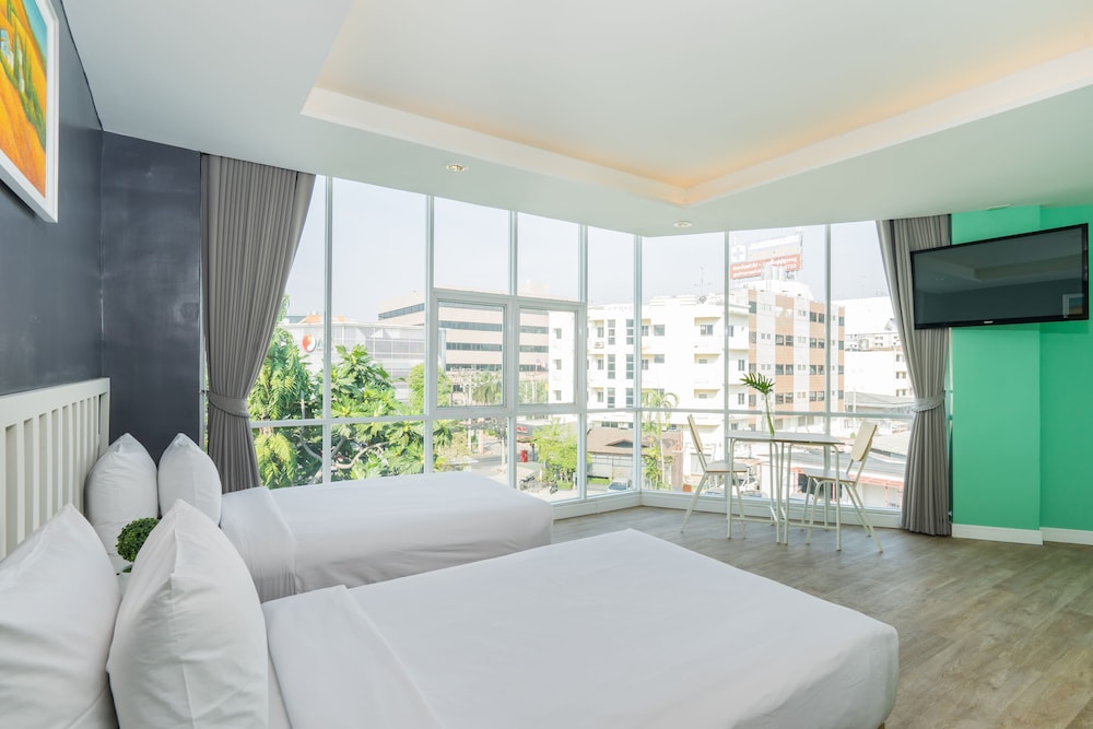 Ratchada Point Hotel 18/57