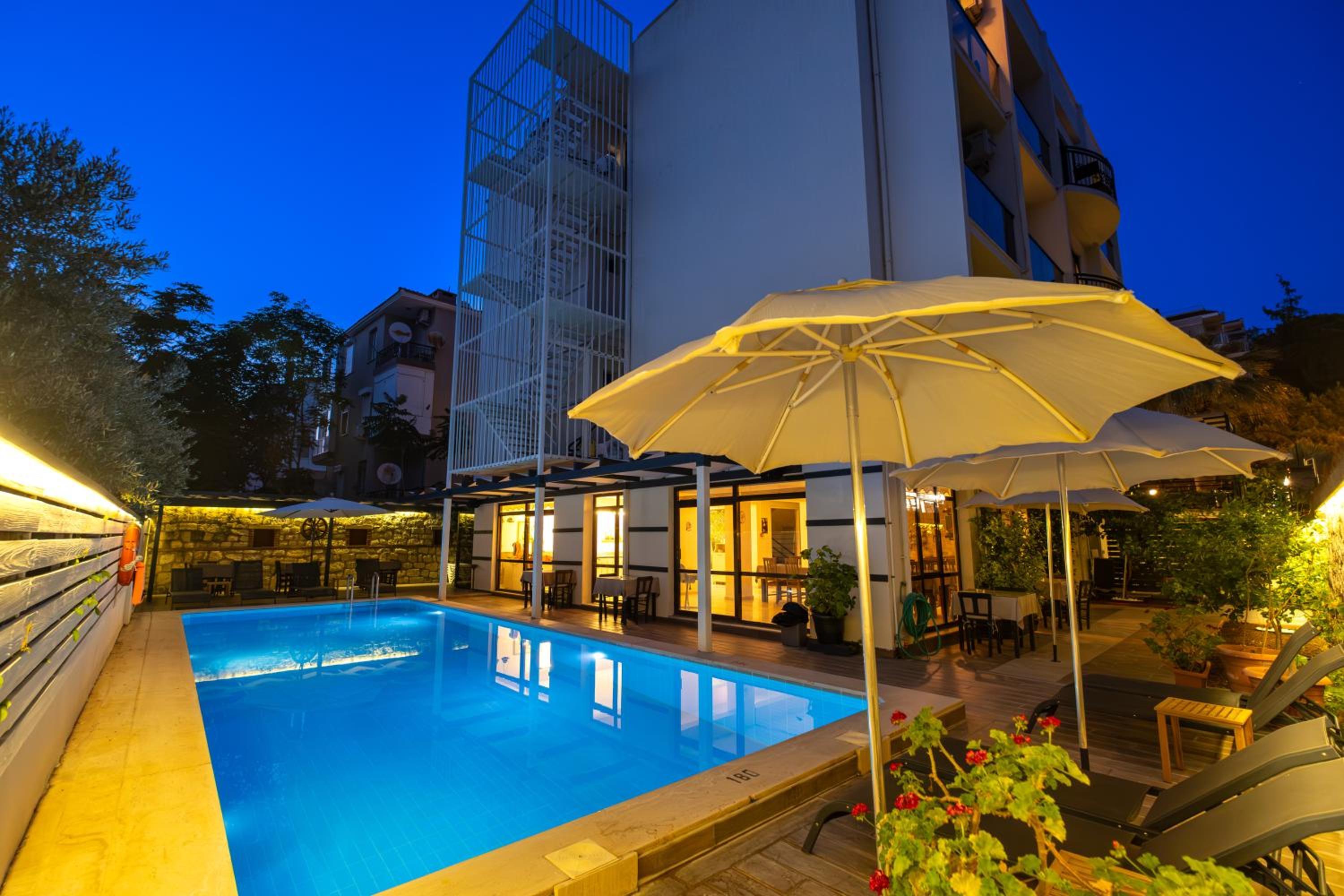 Bayram Hotel 44/50