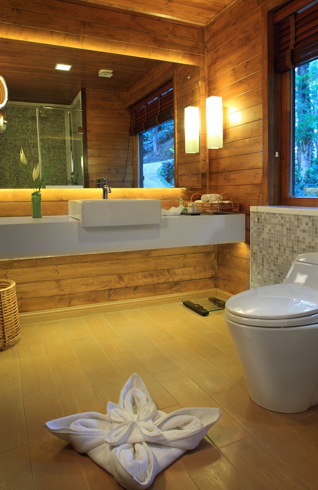 The Tamara Coorg 48/49