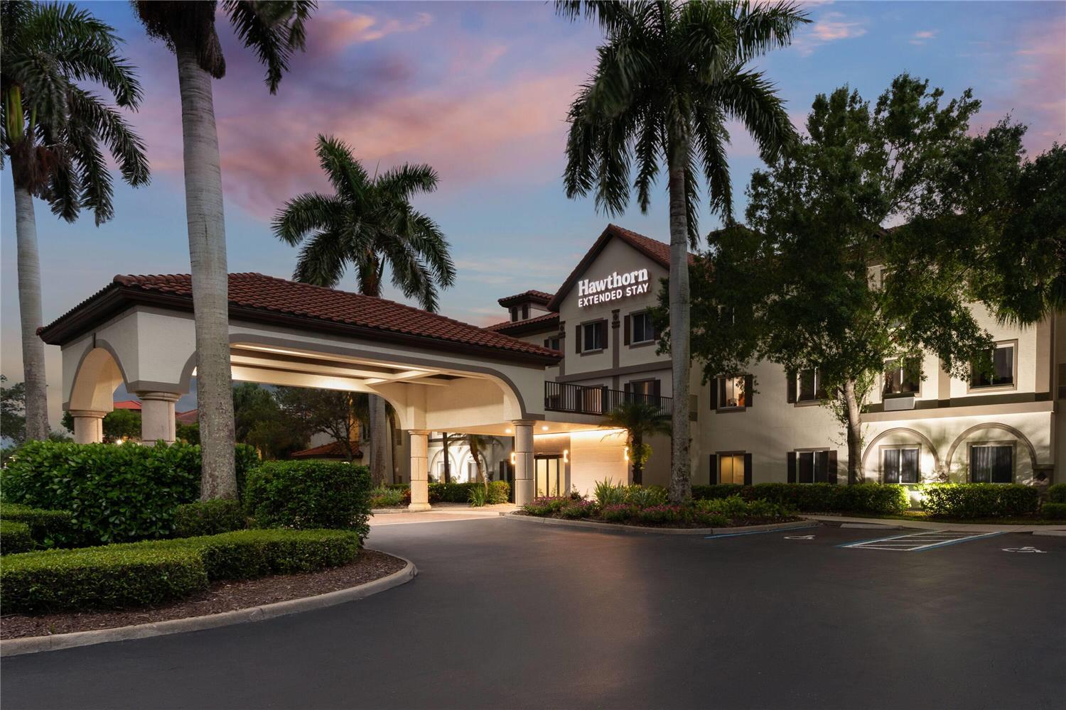 Hawthorn Extended Stay by Wyndham Naples 4/54